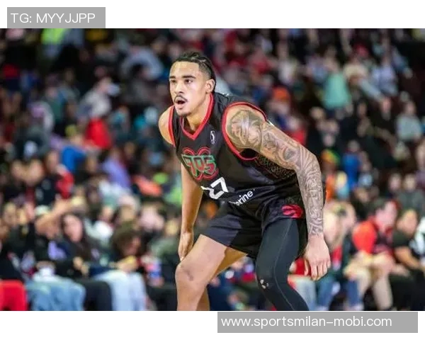 里斯与弟弟换新造型观战猛龙赛场弟弟为猛龙下属球队新星球员