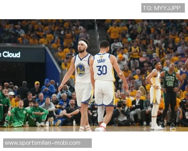 克莱汤普森逆袭之路单节狂砍37分单场14记三分震撼全场的传奇表现